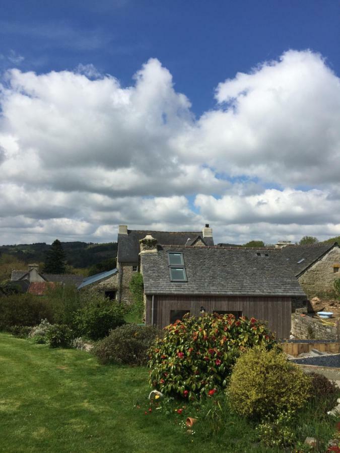 Le Gite "Le Grand Chene" Le Cloitre-Saint-Thegonnec エクステリア 写真